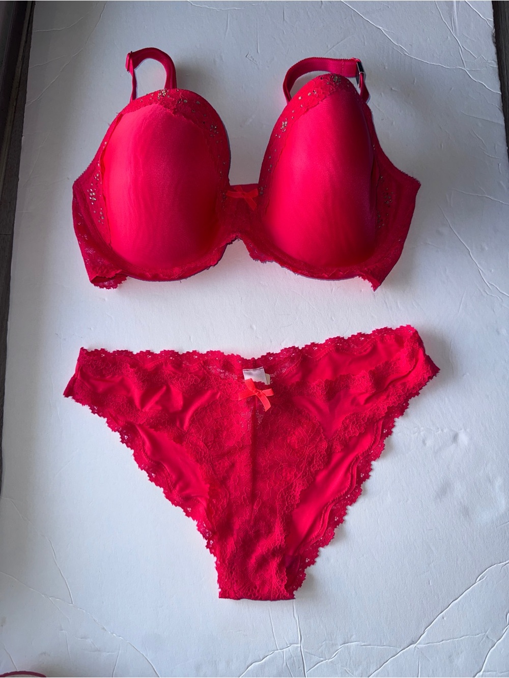 Victoria’s Secret Neon Coral Lace Push Up Bra  34DDD & Medium Panty NEW